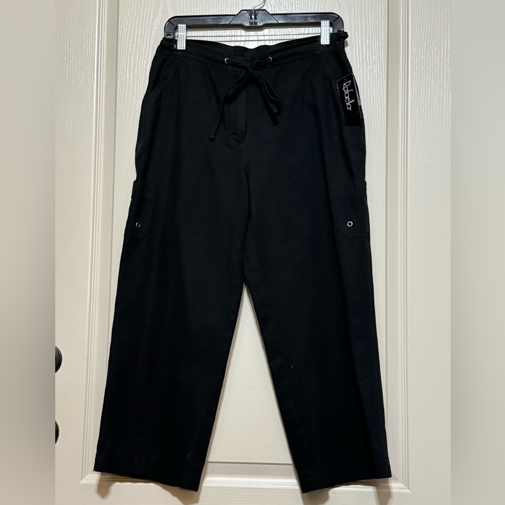 NWT “Rafaella” WOMEN’S CROPPED CARGO PANTS, SIZE 8, BLACK, ZIPPER & DRAWSTRING.
